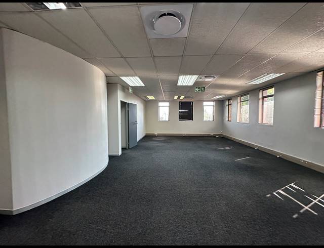 116.80M² OFFICE TO LET IN DIE HOEWES